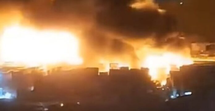 15 قتيلاً ونحو 50 مصاباً في حريق وانفجارات بسوق الأنصاري للتعدين التقليدي في جبيت ولاية البحر الاحمر
