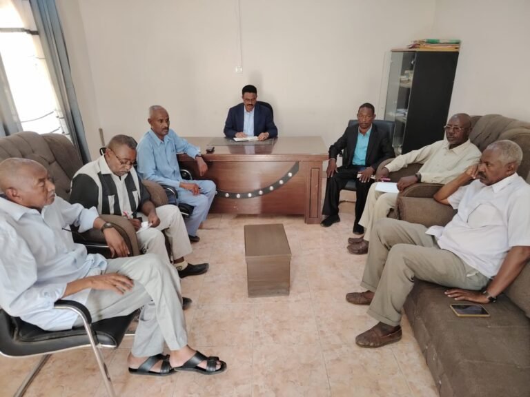 مدير الضرائب يبحث الأوضاع الضريبية وخطط النهوض بالقطاع الضريبي بالسودان.
