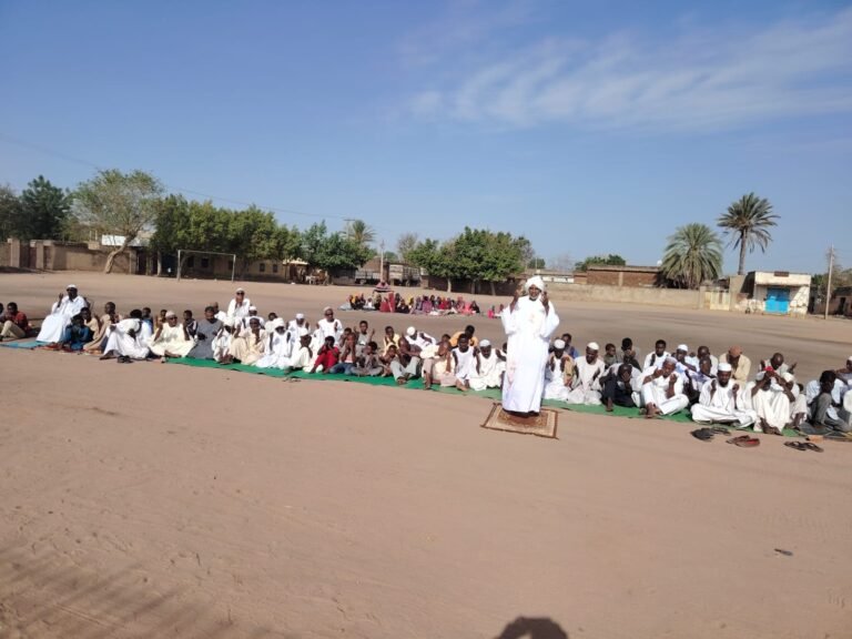 أهالي حي الوادي بنيالا يؤدون صلاة الاستسقاء وسط دعوات بالرجوع إلى الله وإنهاء موسم الجفاف
