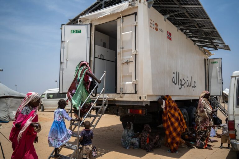 النيل الأبيض: 400 ألف نازح يواجهون نقصاً حاداً في الرعاية الصحية وتحذيرات من خطر على الحوامل
