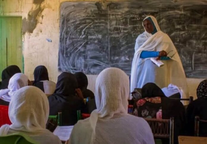 في واقعة جديدة.. اعتداء على مديرة مدرسة بكرري والمحلية: استهداف المعلمين مرفوض