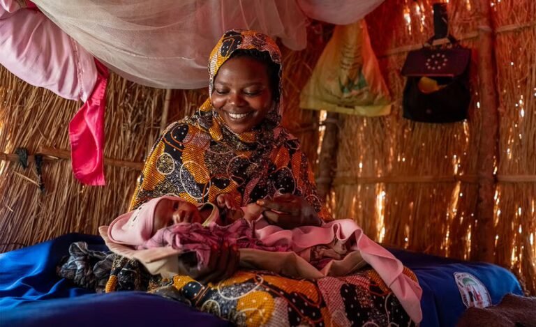 منحتنا شعورًا بالأمان".. ممرضات متنقلات مع UNFPA ينقذن أرواح الحوامل في مخيمات النيل الأزرق