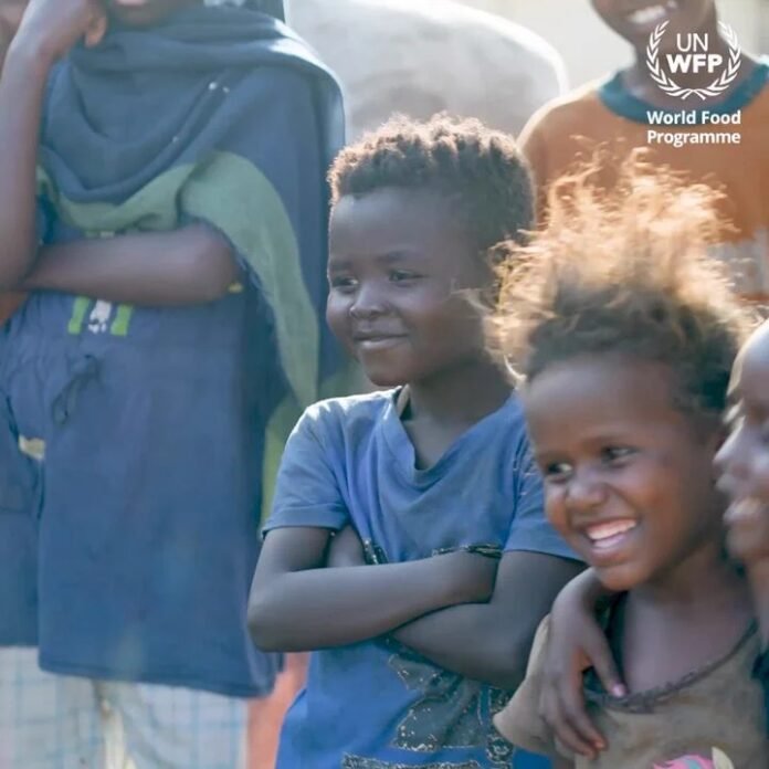 برنامج الأغذية العالمي يستأنف تدريجيًا التغذية المدرسية في السودان بعد سنوات من التعطّل