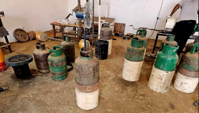محامية سودانية تتهم مصر بتدريب ضباط تصنيع حربي سودانيين على إزالة آثار الكيميائي قرب مطار القاهرة