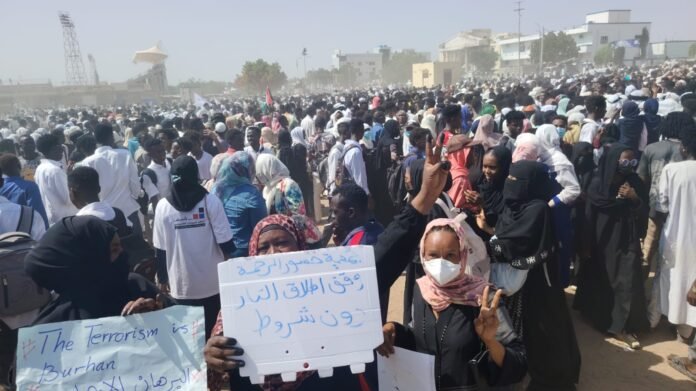 مليونية حاشدة في نيالا تؤيد حكومة السلام وتفوض حميدتي - نيالا تتعافى تحت شعار شرعية الشعوب