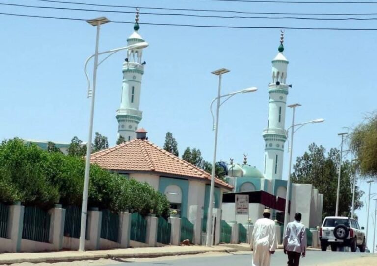 الفاشر : استهداف مسجد السلطان علي دينار التاريخي بطائرة مسيرة طراز أكانجي