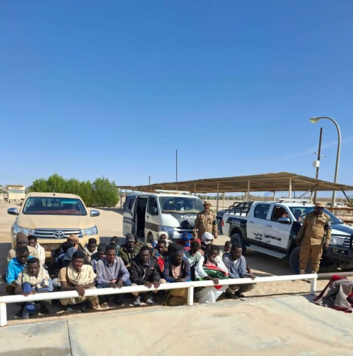 ليبيا تحتجز 27 سودانياً في الصحراء.. الواحات تتسلم 37 مهاجراً سودانياً وتشادياً قرب جالو