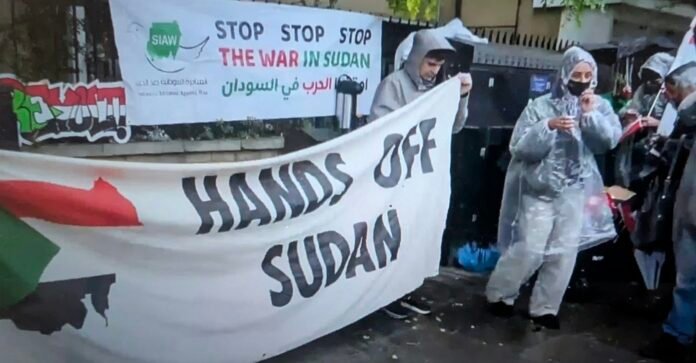 فيديو "لندن.. مظاهرات "شعلة الحرية" في ذكرى ثورة أكتوبر تطالب بإنهاء الحرب في السودان
