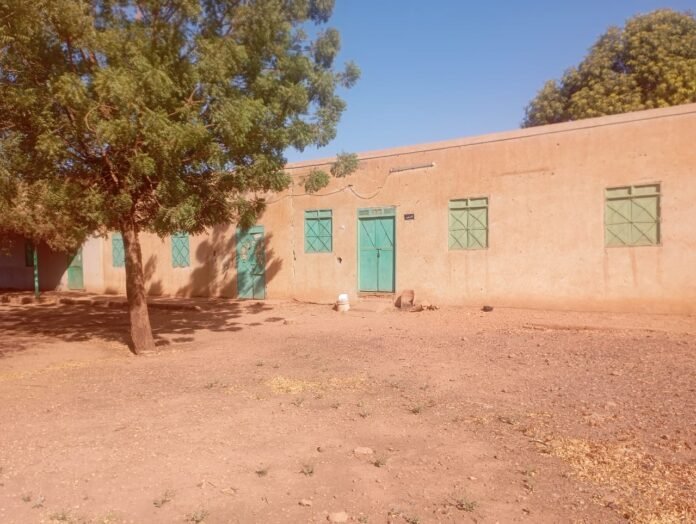 أسبوعان من إضراب معلمي الخرطوم.. تدني الأجور يخرج المعلمين من المهنة ومدارس حكومية تخلو من الطلاب